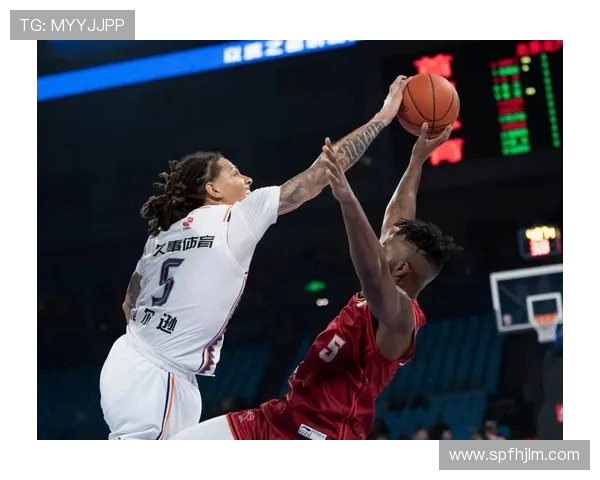 江苏男篮主场遗憾不敌上海男篮遭遇失利比赛回顾